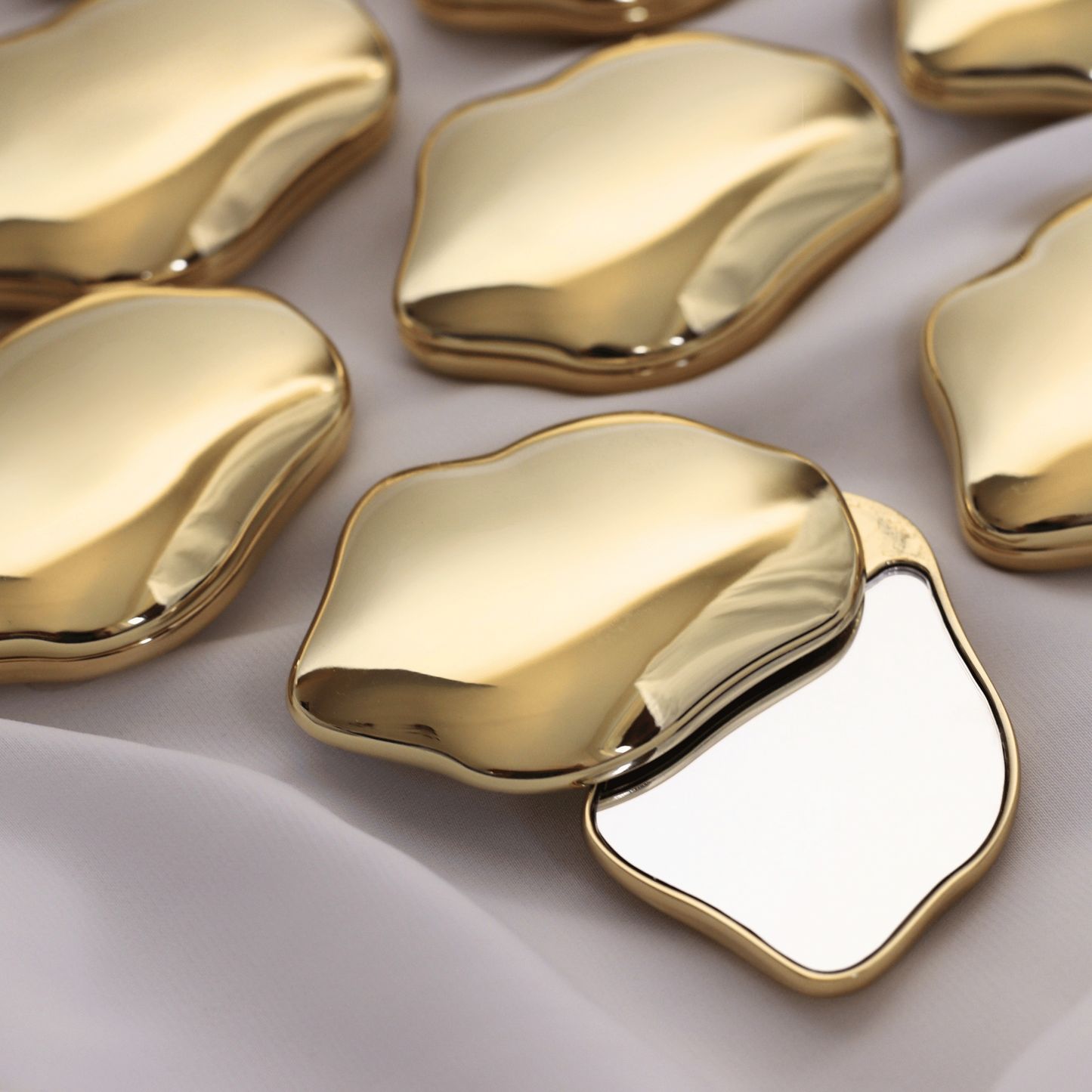 Cloud Compact Mirror - Gold