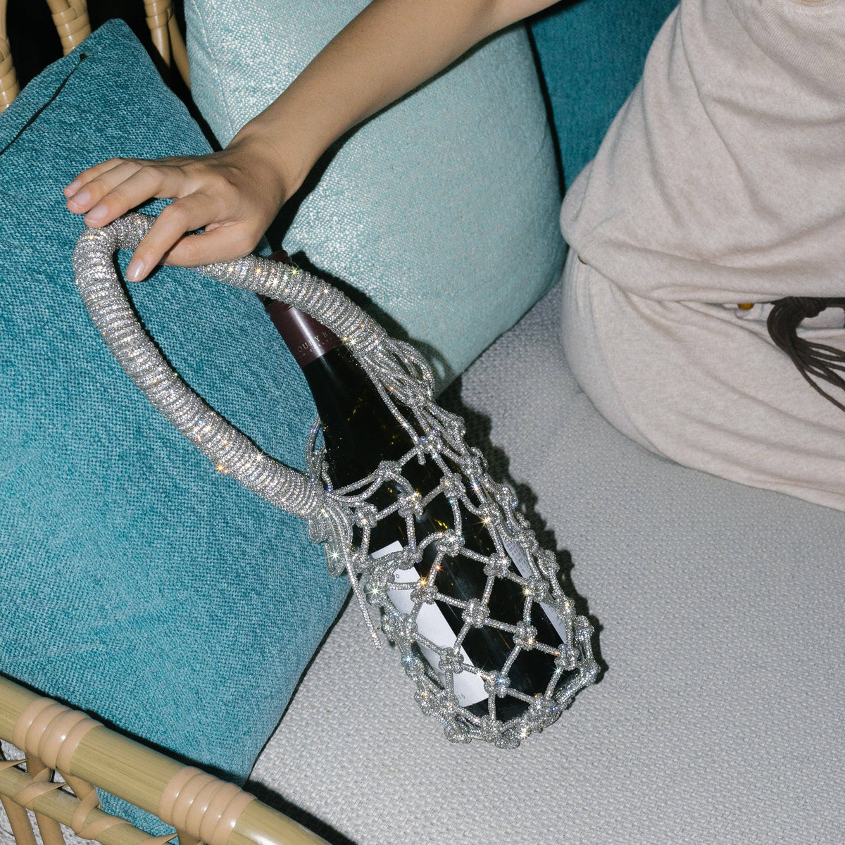Luxe Crystal Knot Wine Carrier: Silver