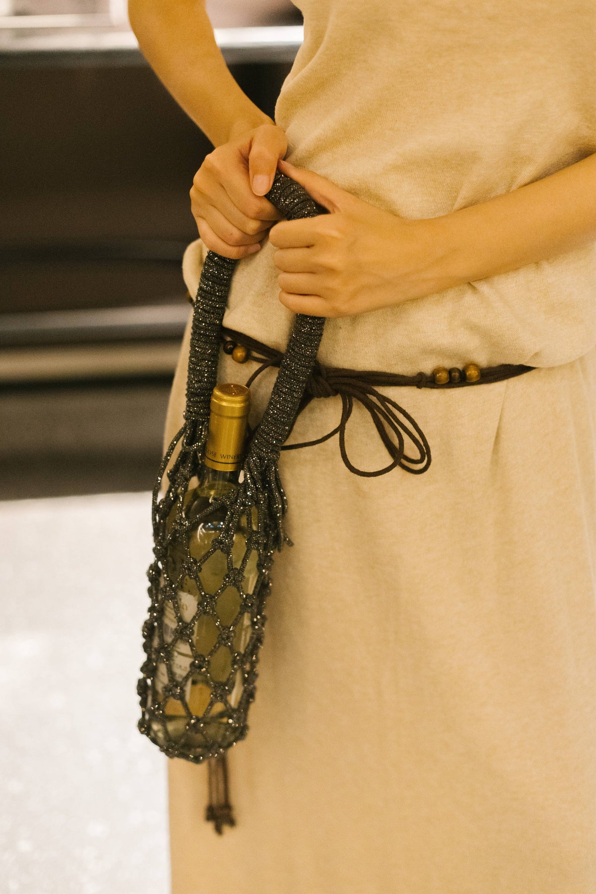 Luxe Crystal Knot Wine Carrier: Silver