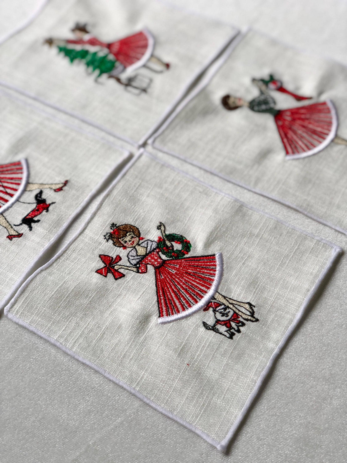 Vintage Retro Christmas Girl Linen Cocktail Napkins - 4 : Lady with dog