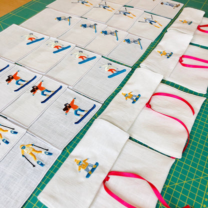 Winter Sport Skiers Linen Cocktail Napkins - Set of 4/6: 4 napkins