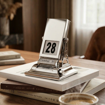 Rotating desk date keeper, mechanical page-turning design