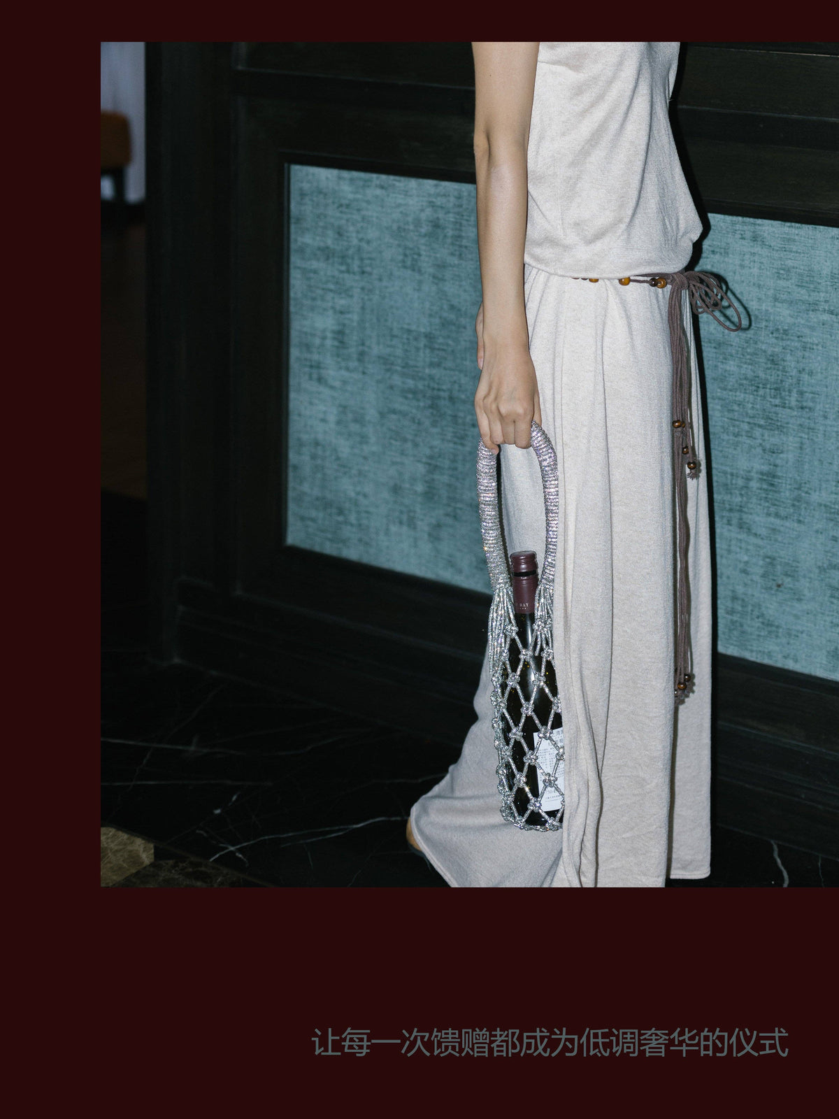 Luxe Crystal Knot Wine Carrier: Silver