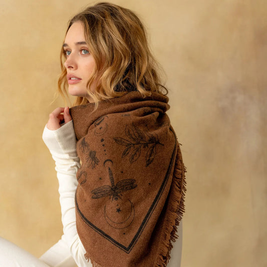 Model wearing the FREYA Gaia Cashmere Bandana in Mocha/Black over her shoulder