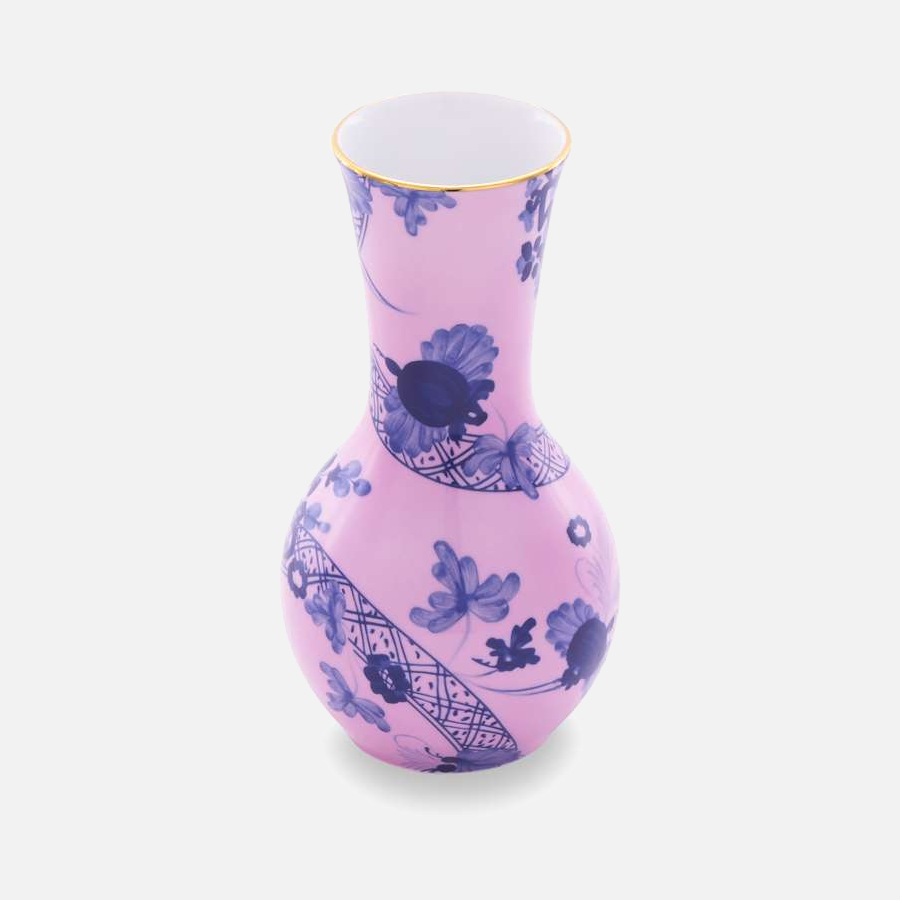 Oriente Italiano Tulipano vase in Azalea, a pink porcelain vase with hand-painted blue florals and a gold rim.