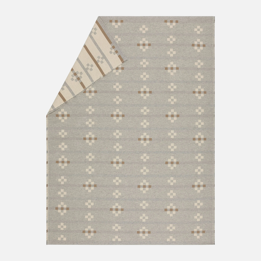 Amber organic cotton quilt throw in grey