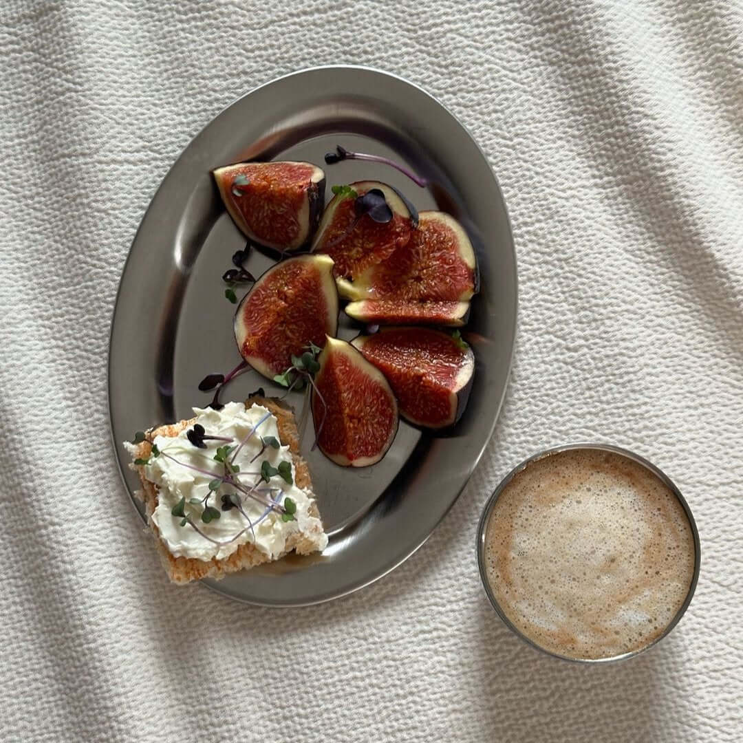 Stainless steel plate with toast and cappuccino
